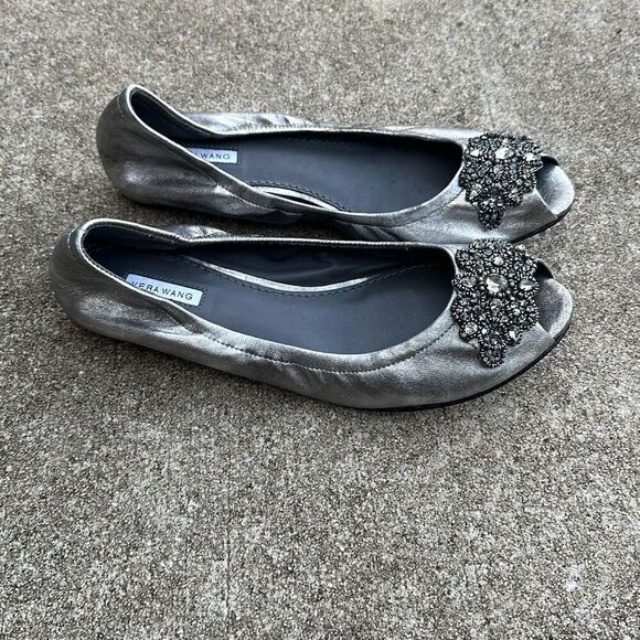 Vera Wang Silver Leather Open Toe Flats Shoes Women’s Size 6.5 - Picture 3 of 9
